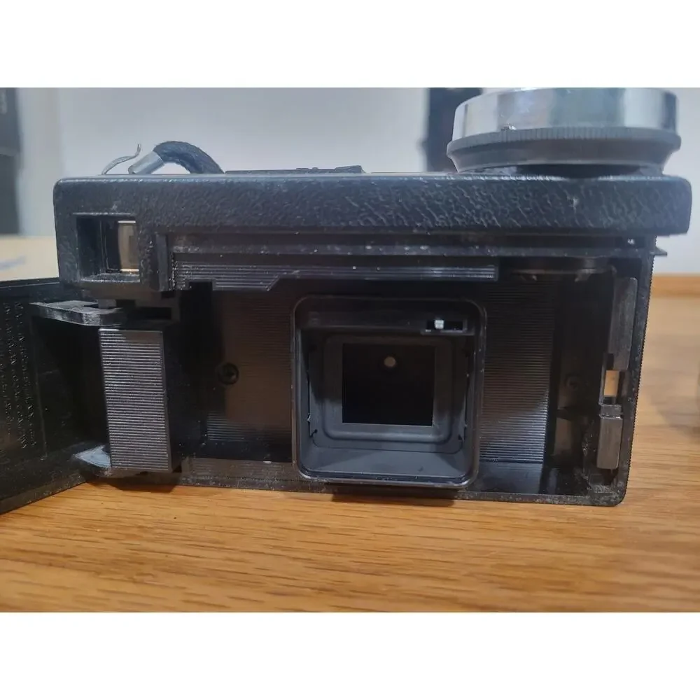 Vintage Kodak Instamatic X-25 Camera with Case works